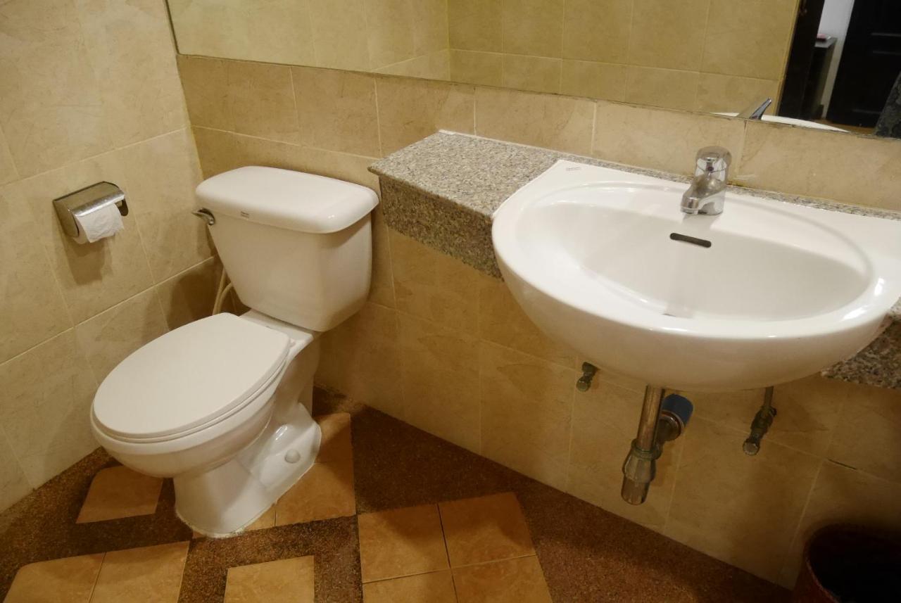 Roma Hotel Хон Каен Экстерьер фото